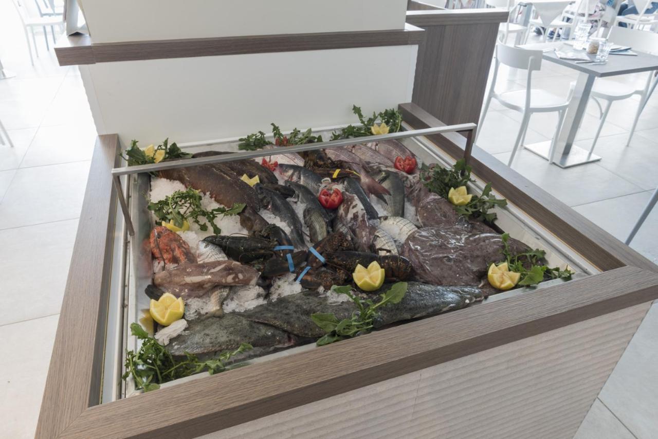 Hotel Ristorante Centosedici Terracina Eksteriør billede