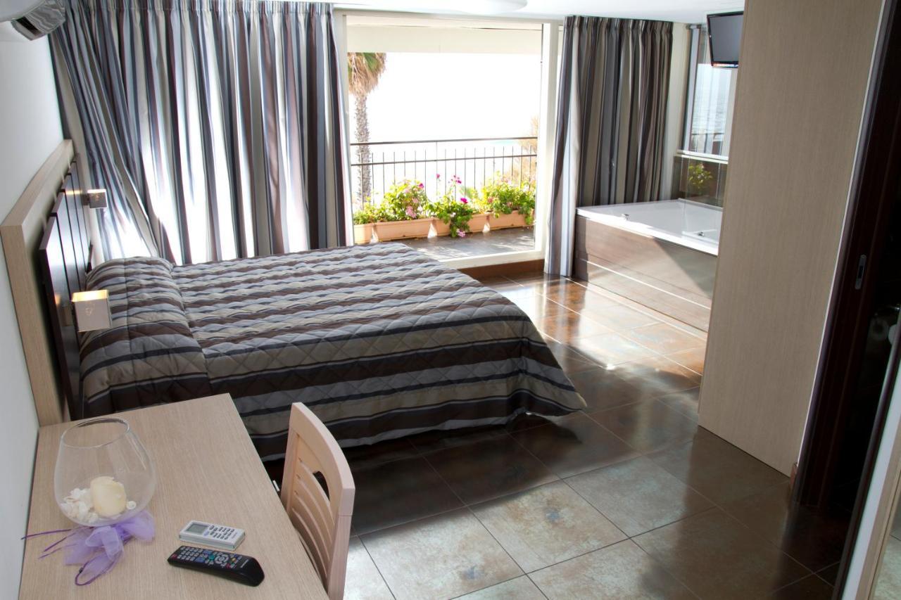 Hotel Ristorante Centosedici Terracina Værelse billede