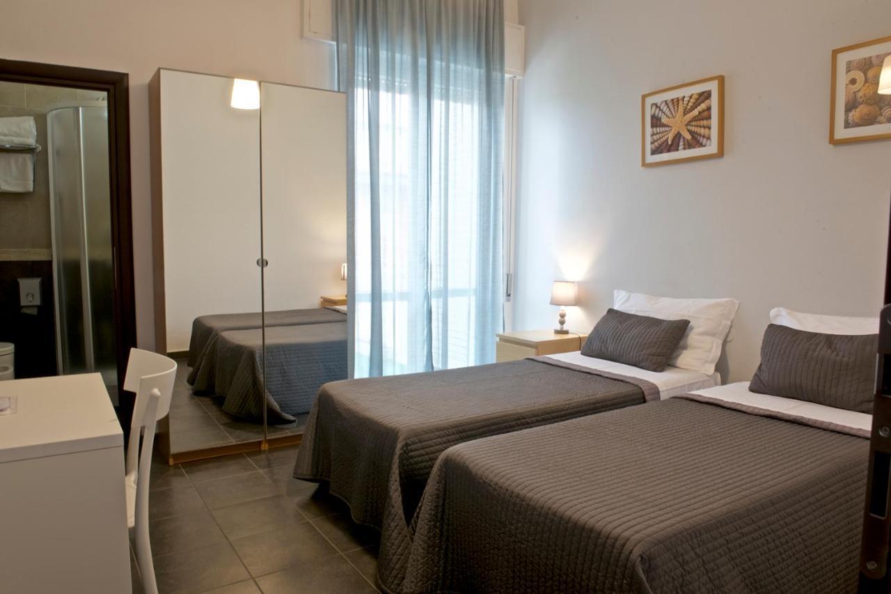 Hotel Ristorante Centosedici Terracina Eksteriør billede